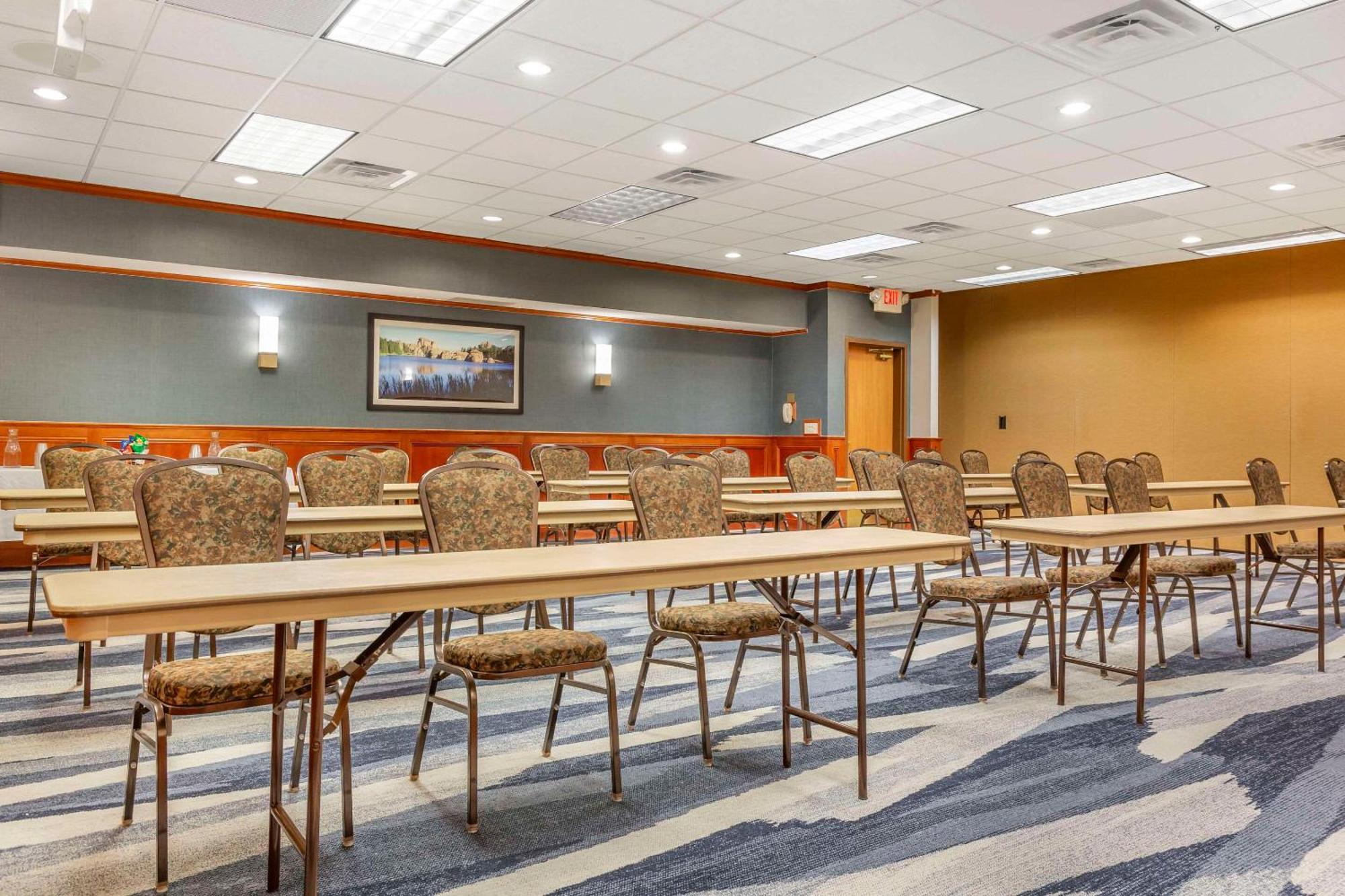 Comfort Inn & Suites Rapid City Near Mt Rushmore Bagian luar foto