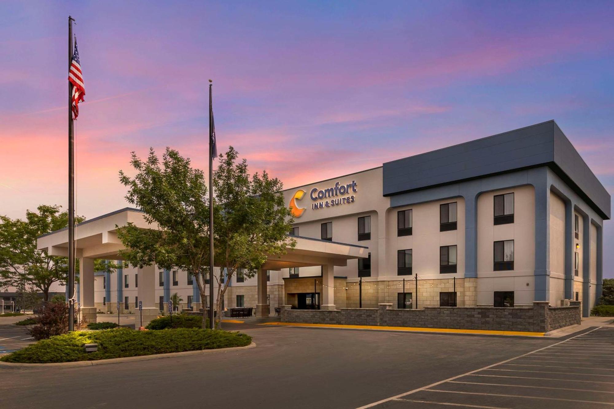 Comfort Inn & Suites Rapid City Near Mt Rushmore Bagian luar foto